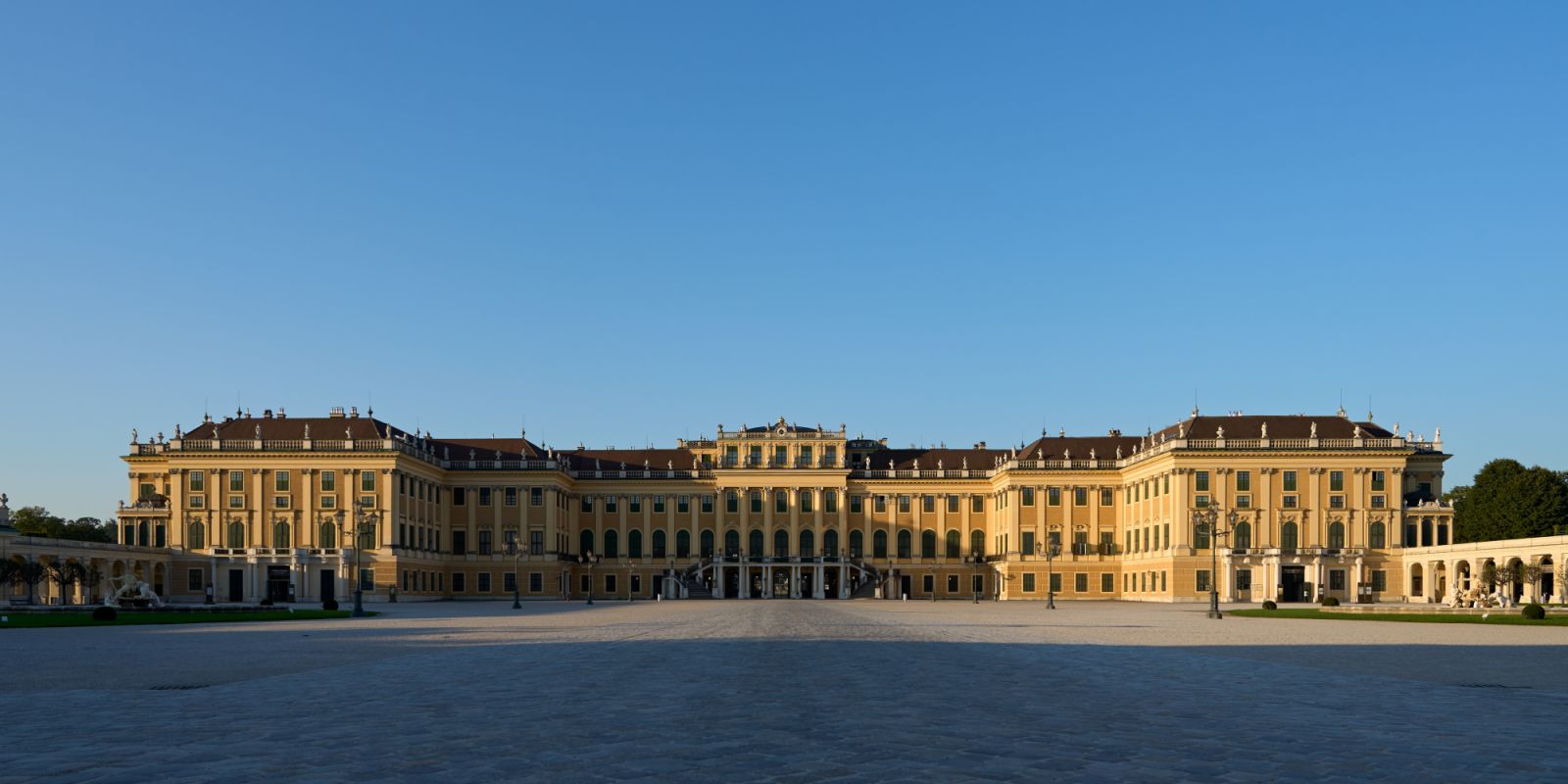Schönbrunn palace from the main entrance, September 2023 (Photo: Wikimedia Commons)