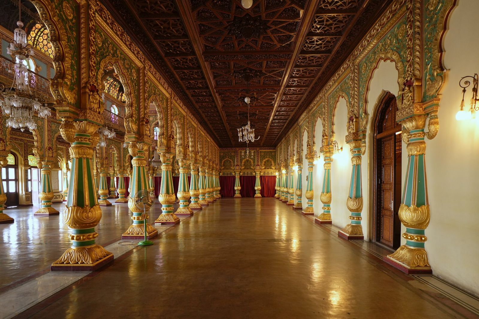 Private Durbar Hall in Mysuru Palace (Photo: Wikimedia Commons / Ingo Mehling)