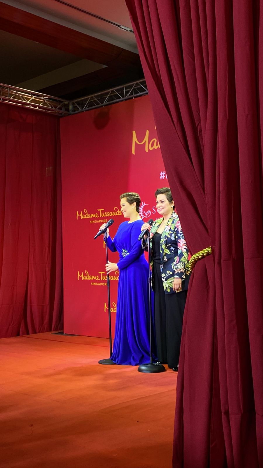 Lea Salonga poses with her wax figure from Madame Tussauds Singapore (Photo: Jove Moya)