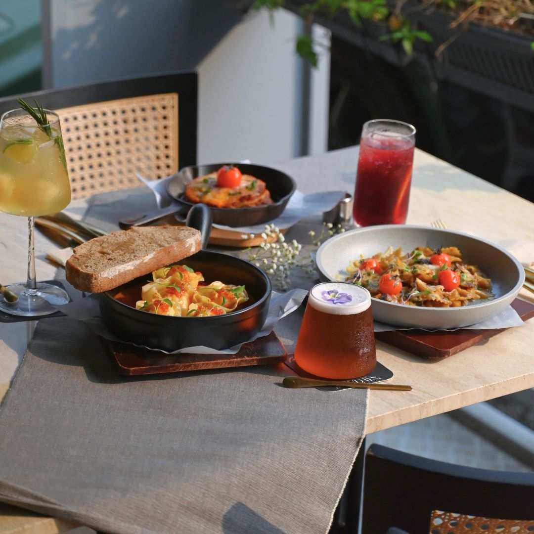 Grab a hearty breakfast in Singapore to start your day right (Photo: Mondays)
