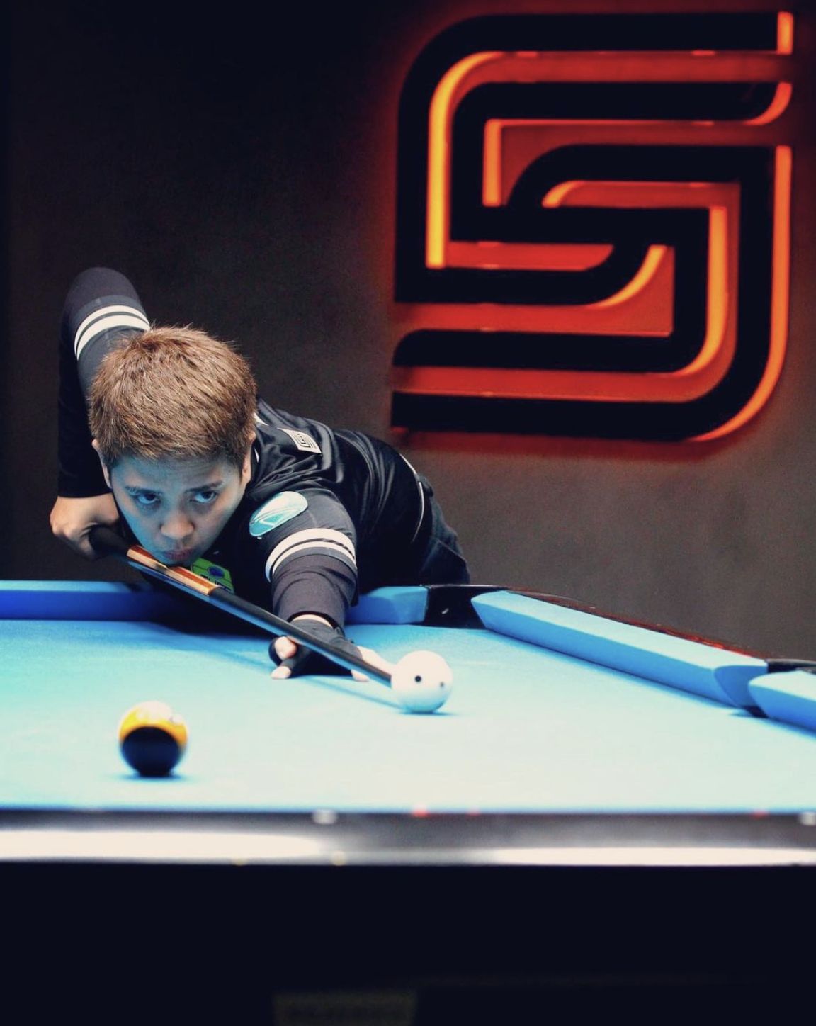 Rubilen Amit playing billiards with the Predatorcues Revo shaft (Photo: Instagram / Rubilen Amit)