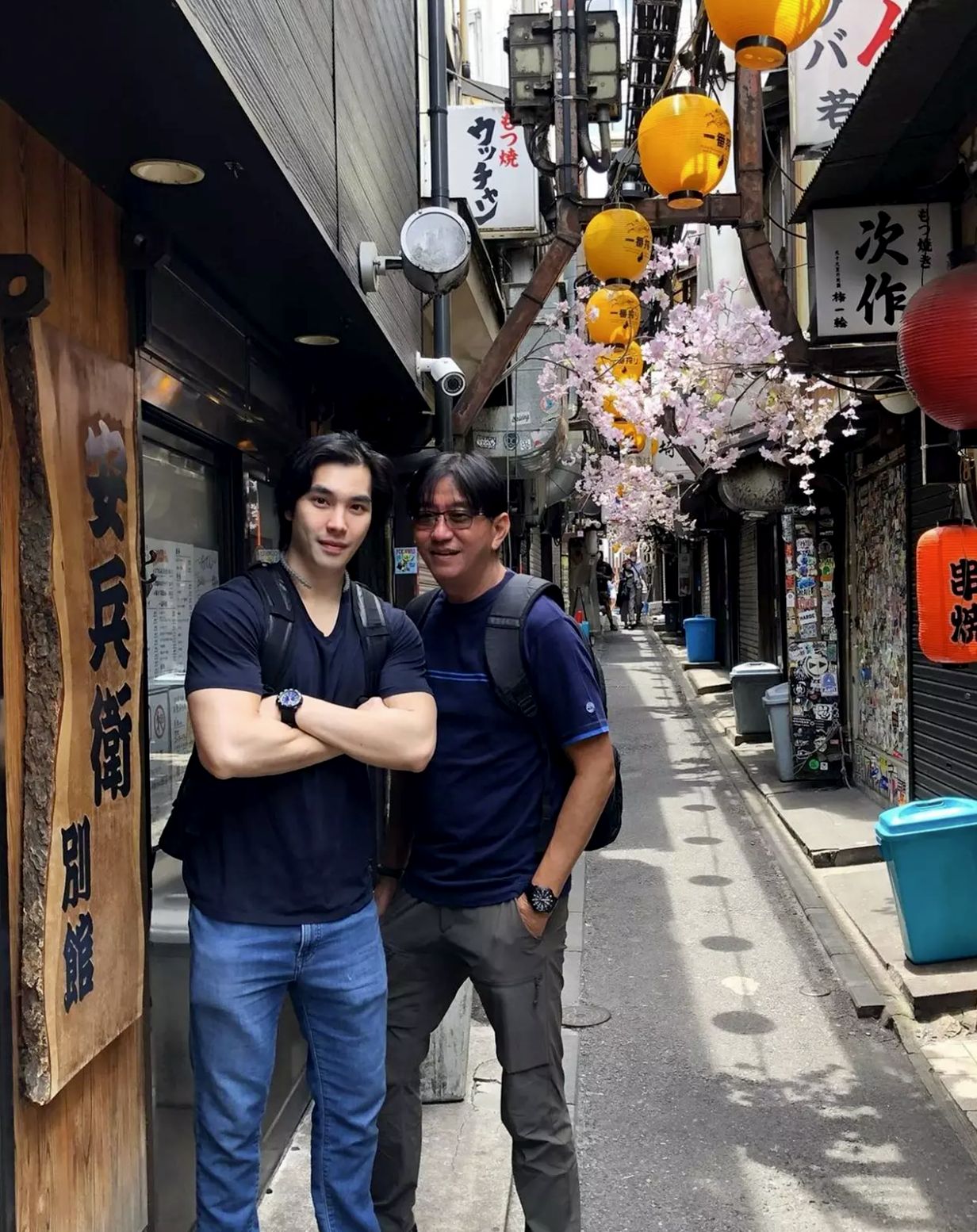 เอม สรรเพชญ์ คุณากร และพ่อดู๋ สัญญา คุณากร เอม สรรเพชญ์ คุณากร (ภาพ: Instagram / @aimmku)