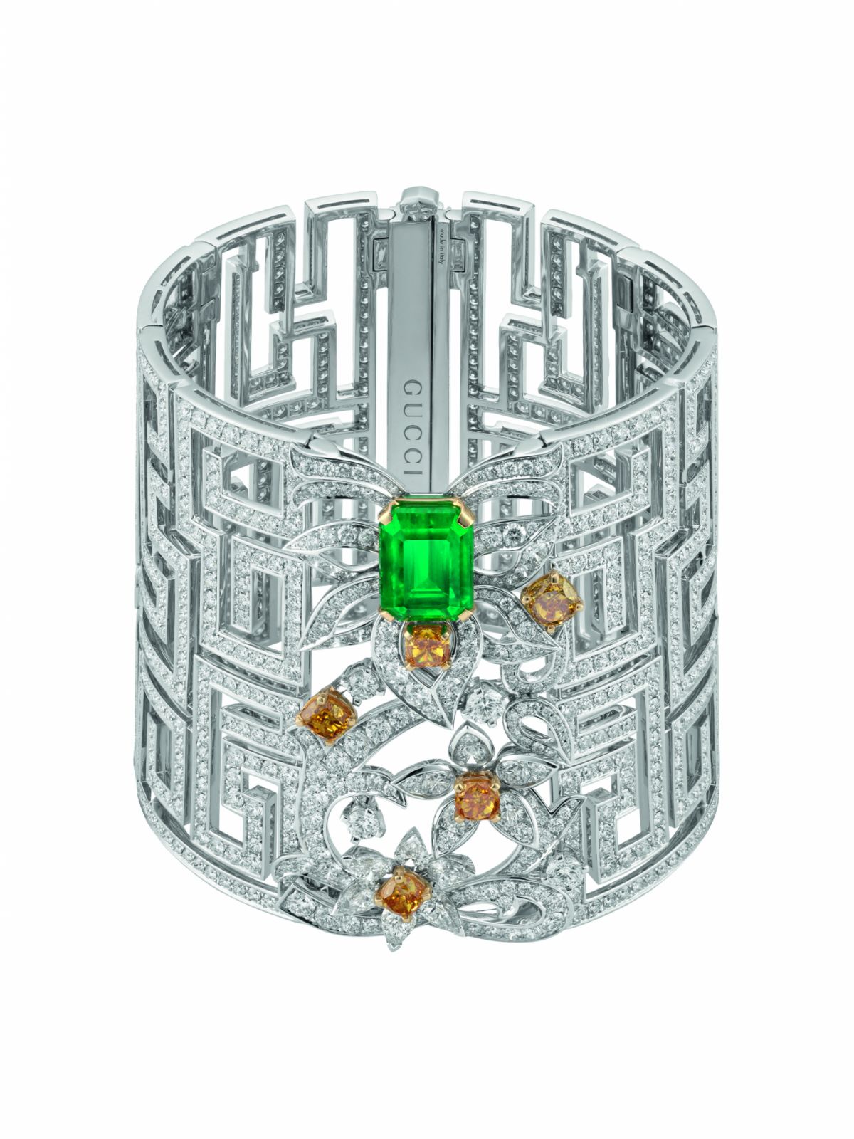 A Gucci Labirinti statement cuff featuring a Colombian emerald (Photo: Gucci)