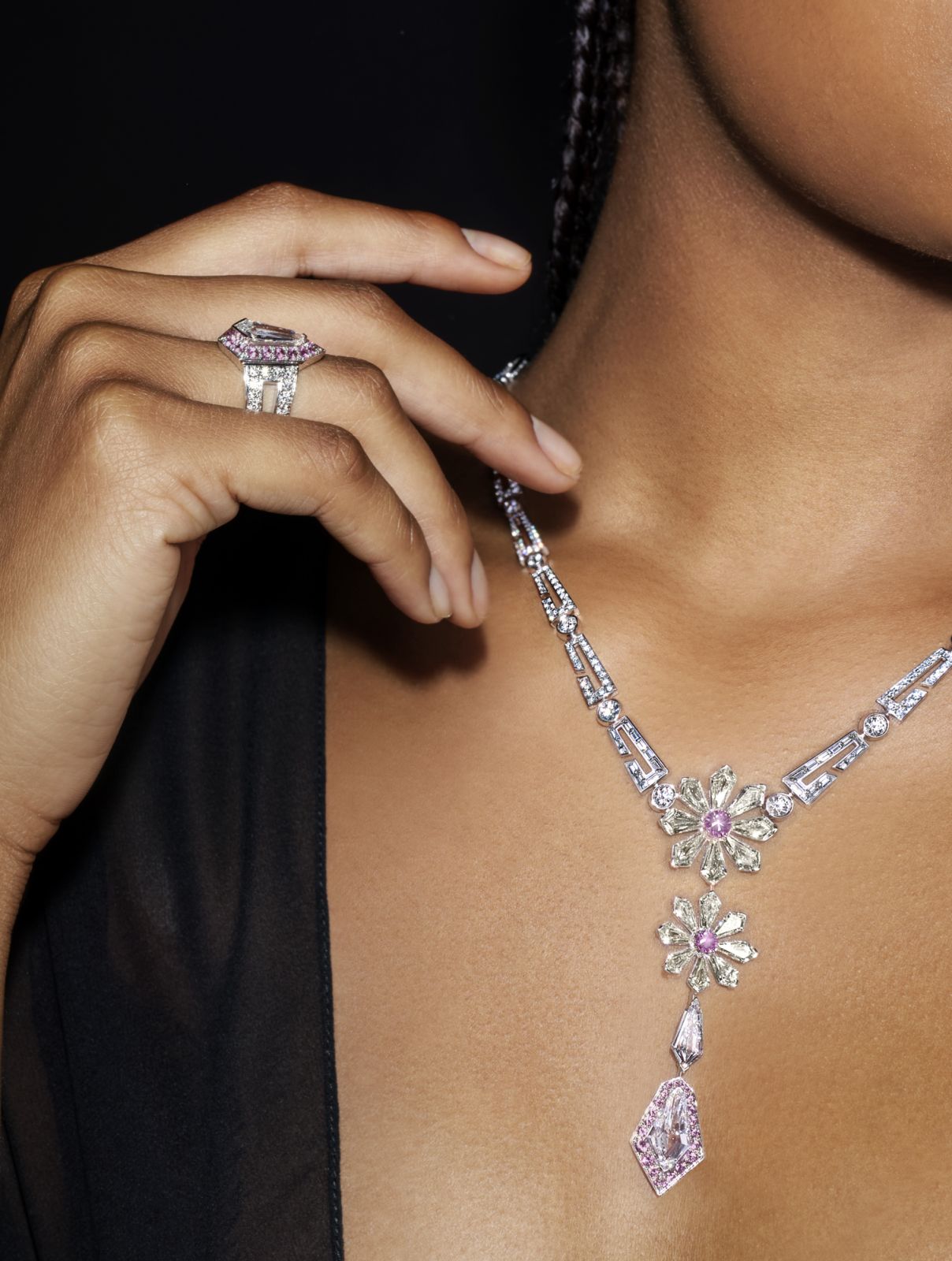 Gucci Labirinti ring and necklace in white gold with kite-cut diamonds and pink sapphires (Photo: Gucci)