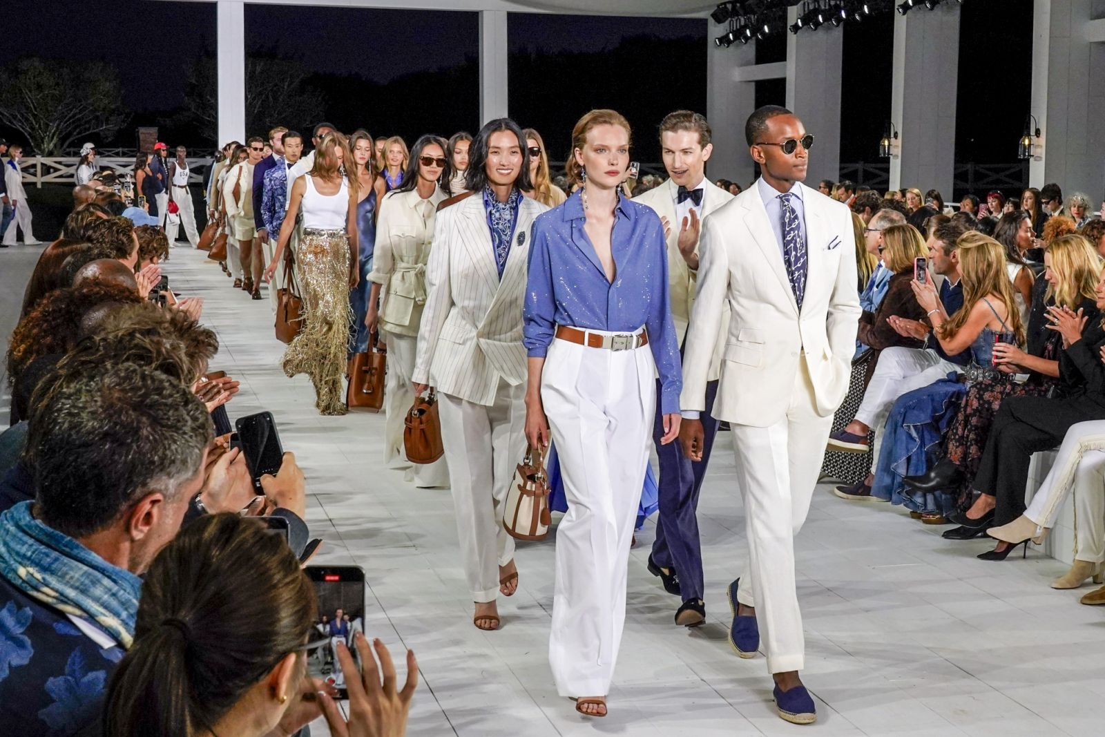 Ralph Lauren เปิดนิวยอร์กแฟชั่นวีคด้วยการจัดงานใน Hamptons โดยสร้าง Polo Bar ขึ้นมาใหม่สำหรับแขก (ภาพ: Getty Images)