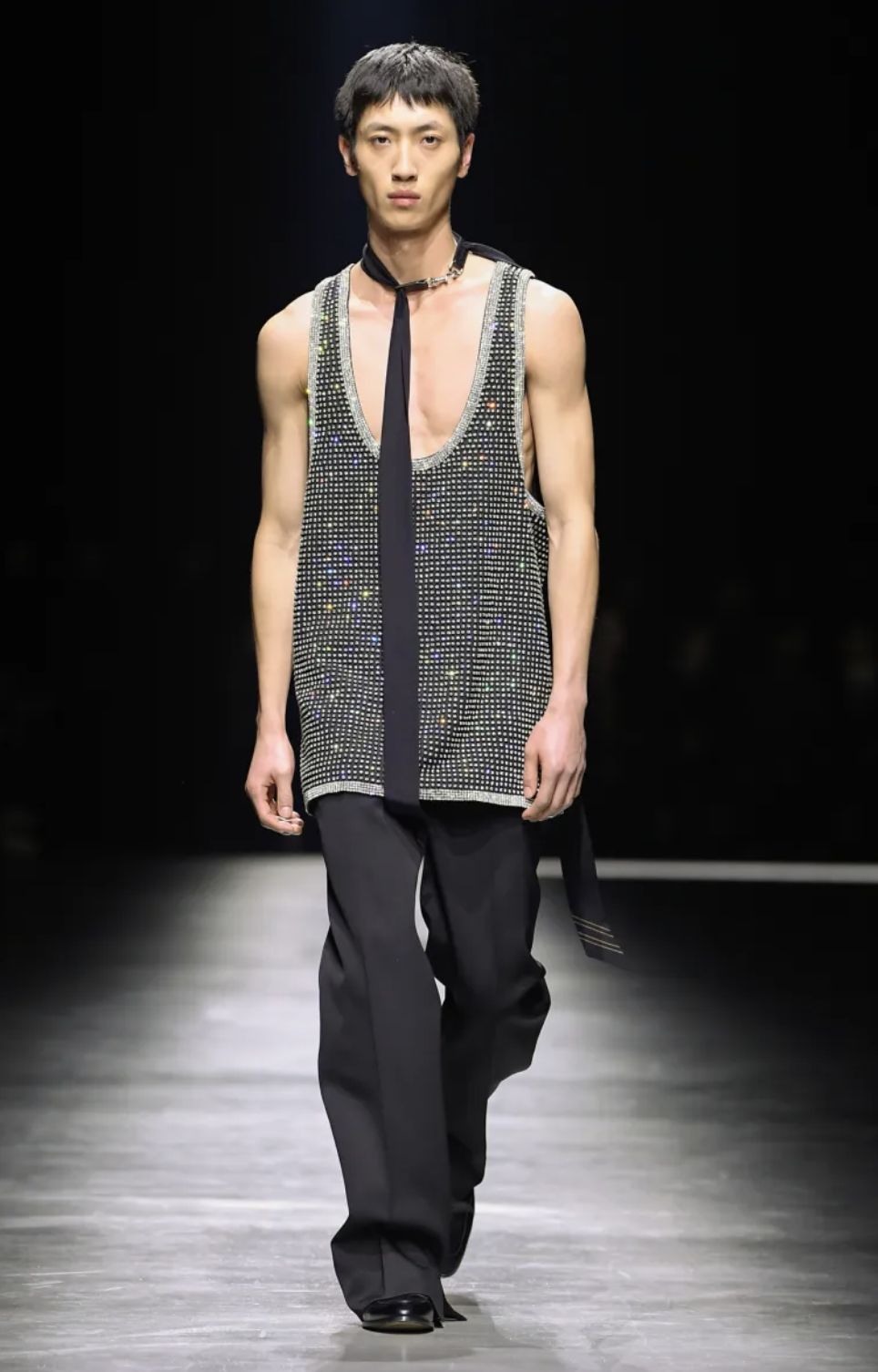 เสื้อกล้ามปักเลื่อม จาก Gucci Men’s Fall Winter 2024 (ภาพ: Gucci)