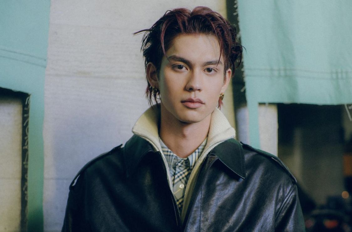 ไบร์ท วชิรวิชญ์ ชีวอารี แบรนด์แอมบาสเดอร์ Burberry จากประเทศไทย ได้เดินทางไปเพื่อเข้าร่วมเป็นส่วนหนึ่งในการชมแฟชั่นโชว์ Burberry ในงานลอนดอนแฟชั่นวีค (ภาพ: Burberry)