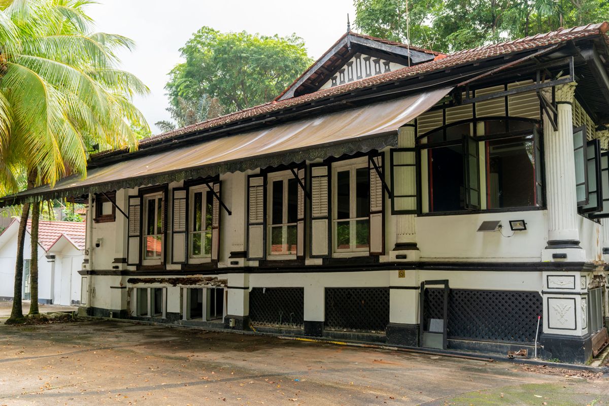 The black-and-white house at 33 Scotts Road feature a raised base reminiscent of stilted kampong houses and Corinthian columns