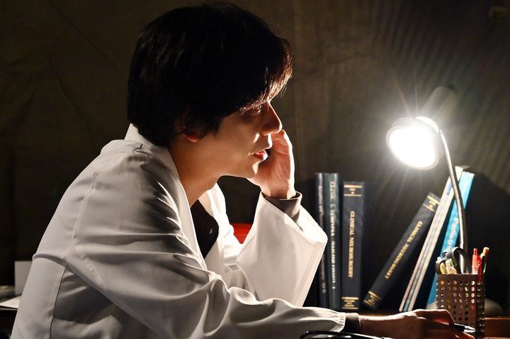 同樣由二宮和也飾演的渡海征司郎在劇情當中也驚喜現身,掀起一波高潮。(Photo: Instagram / @blackpean_tbs)