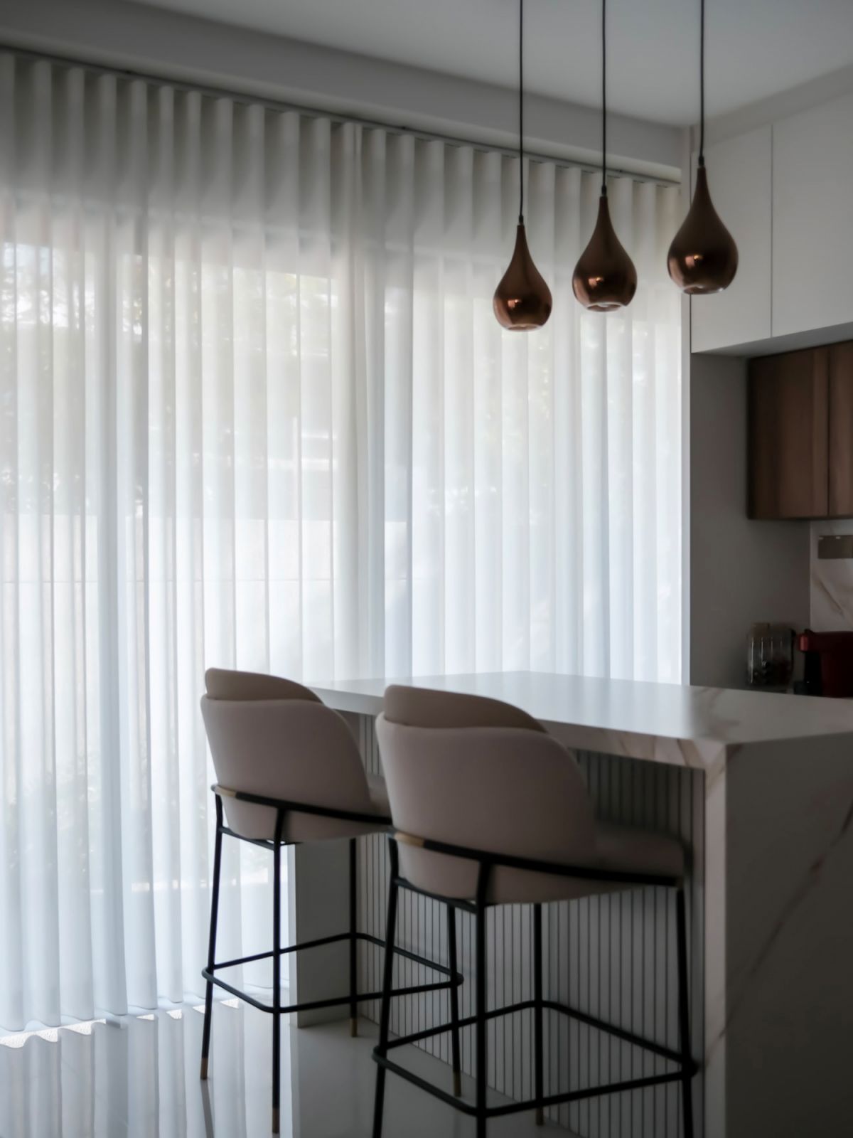 Ripple fold curtains with thermal shaping along the dry pantry