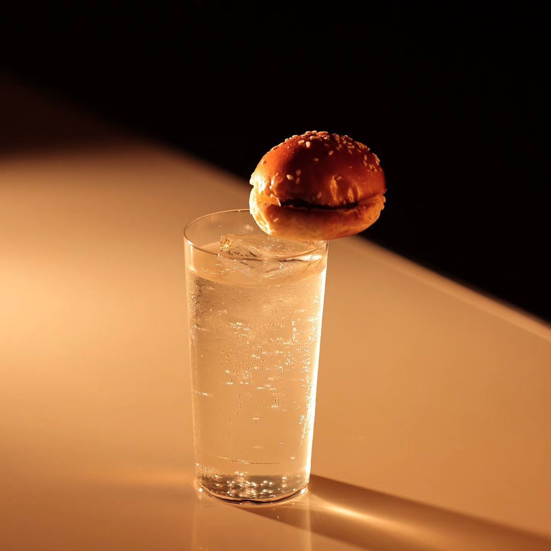 A cocktail infused with Maggi seasoning (Photo: Instagram / @jwc.cabinet8.kl)