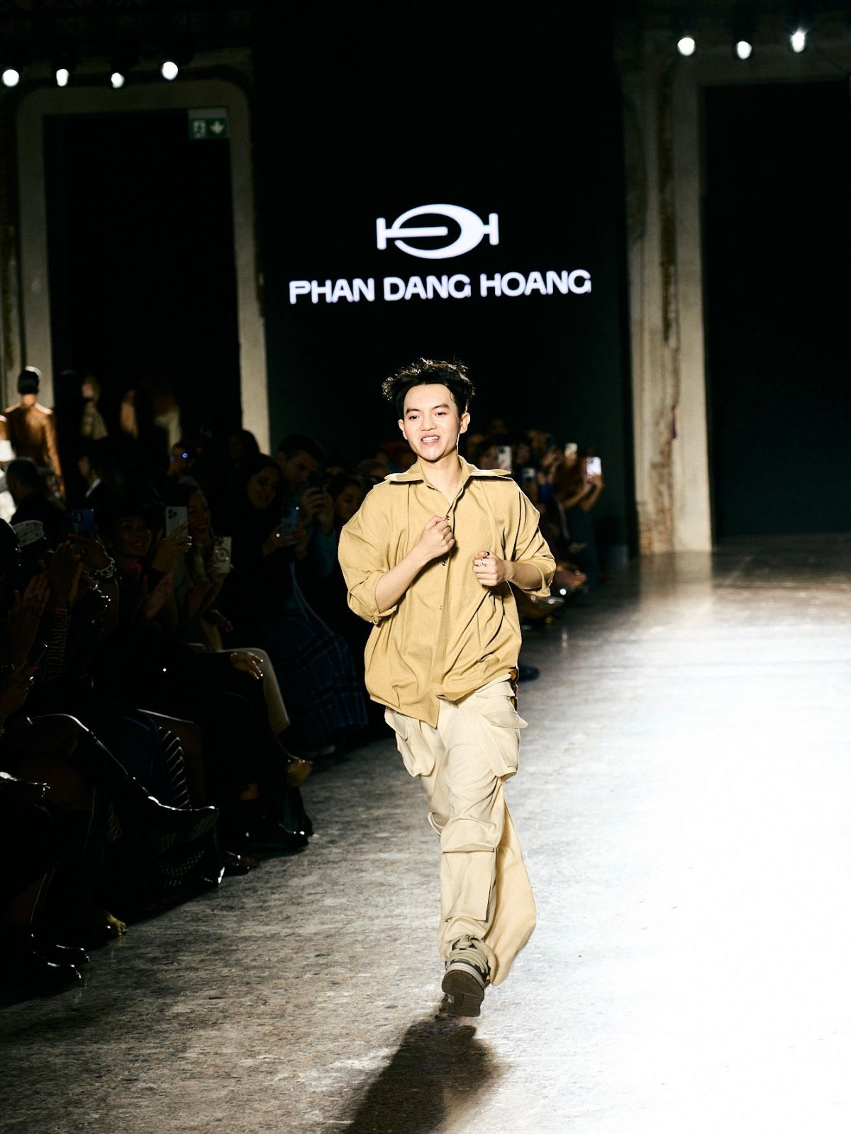 phan-dang-hoang-ceramic-greeting