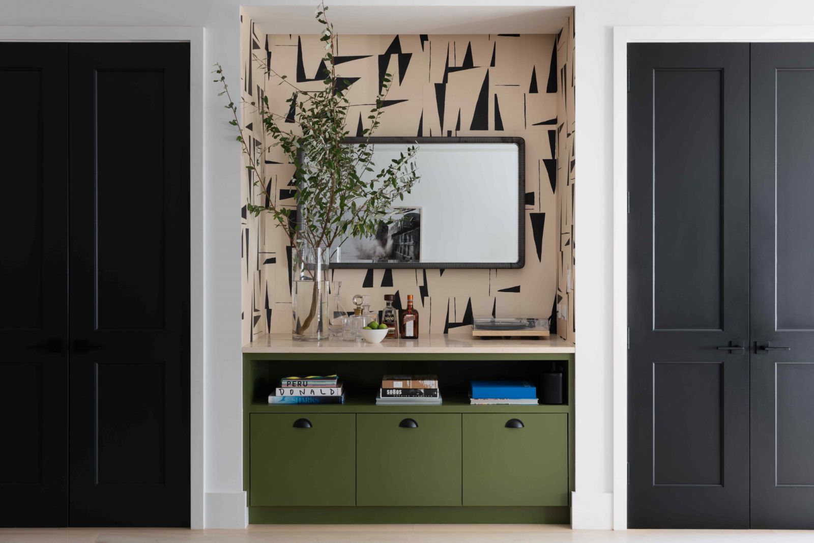 A travertine-topped built-in console in guacamole