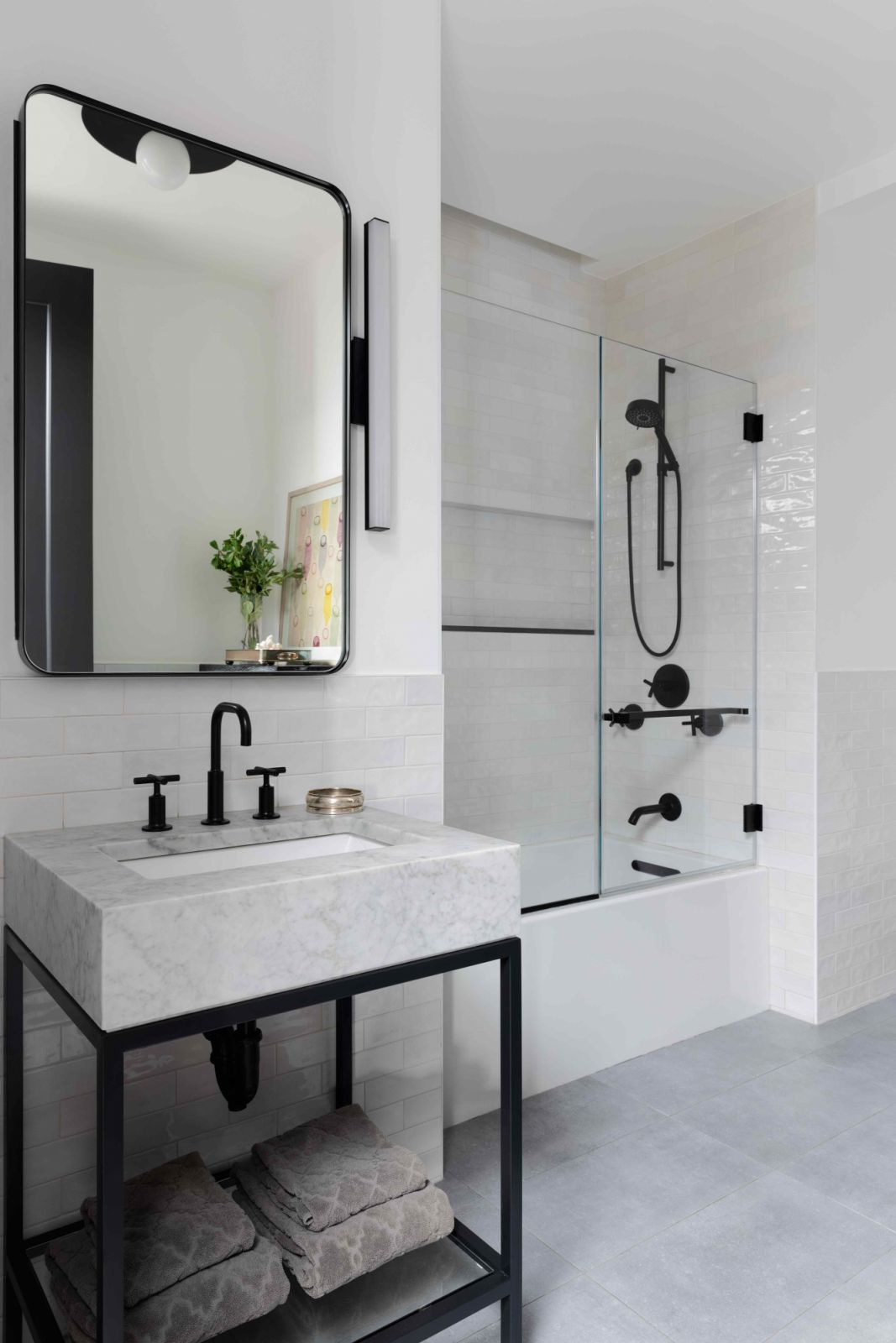 The monochromatic guest bath