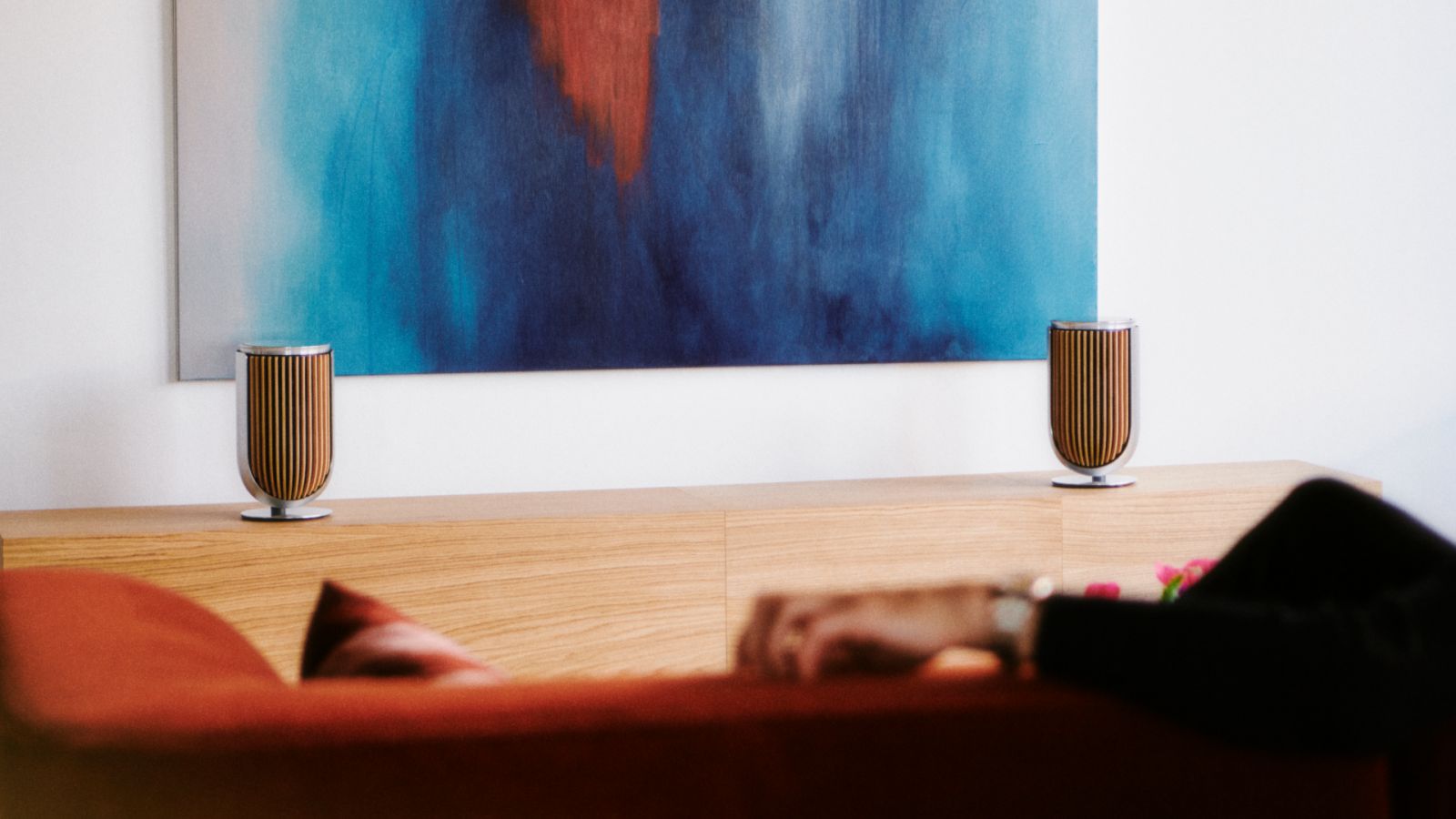 Beolab 8: Compact and powerful speaker delivering advanced acoustics and versatile connectivity