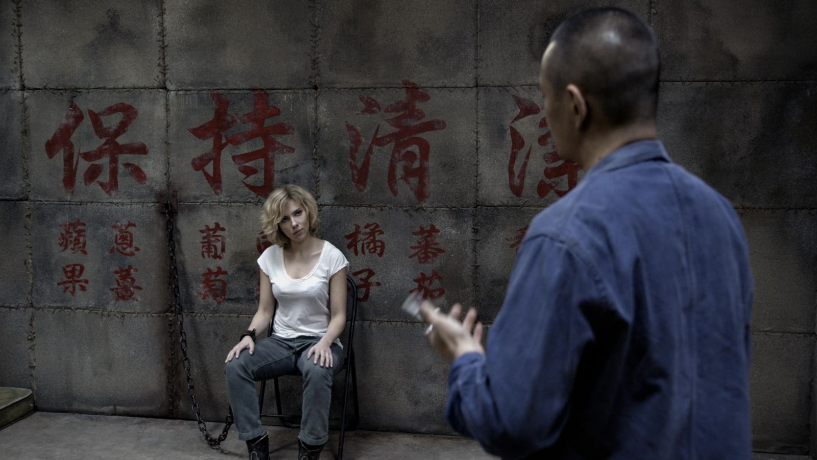 《露西》