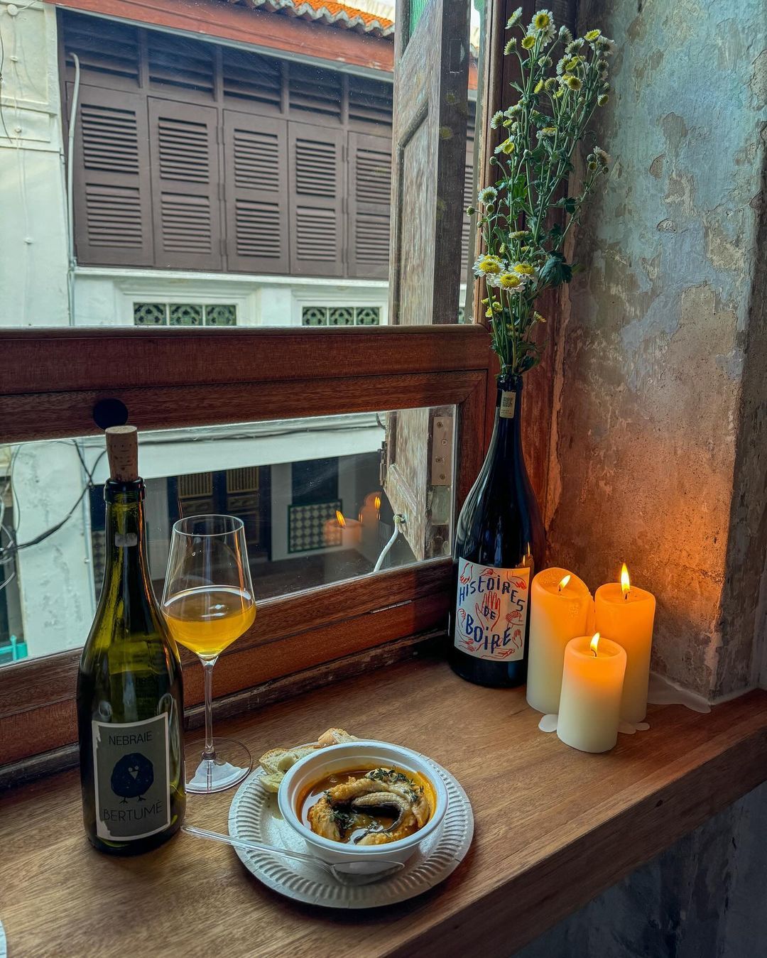 Wine and a small plate at Ino (Photo: Instagram / @sherriehoo)