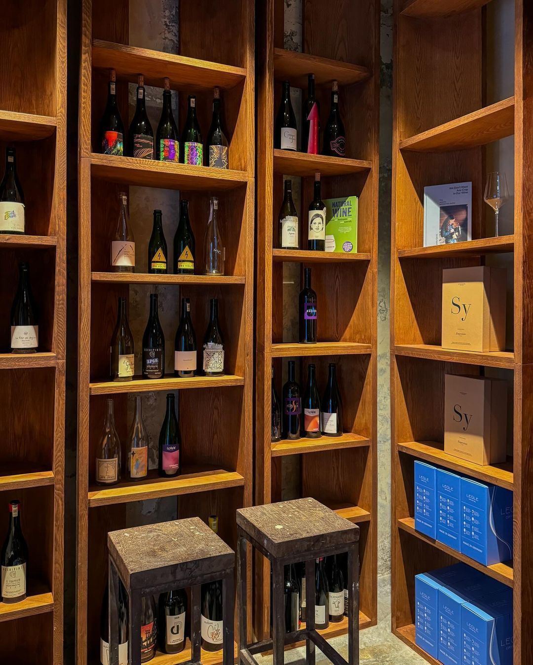 A shelf lined with bottles of natural wine (Photo: Instagram / @sherriehoo)