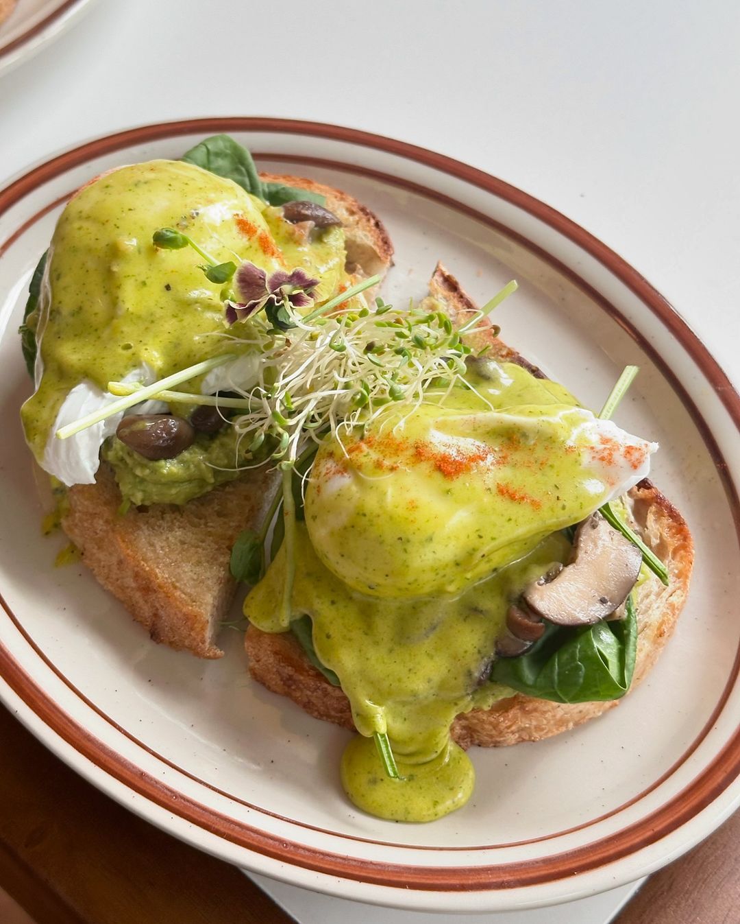 Poached eggs on toast (Photo: Instagram / @donabakehouse)