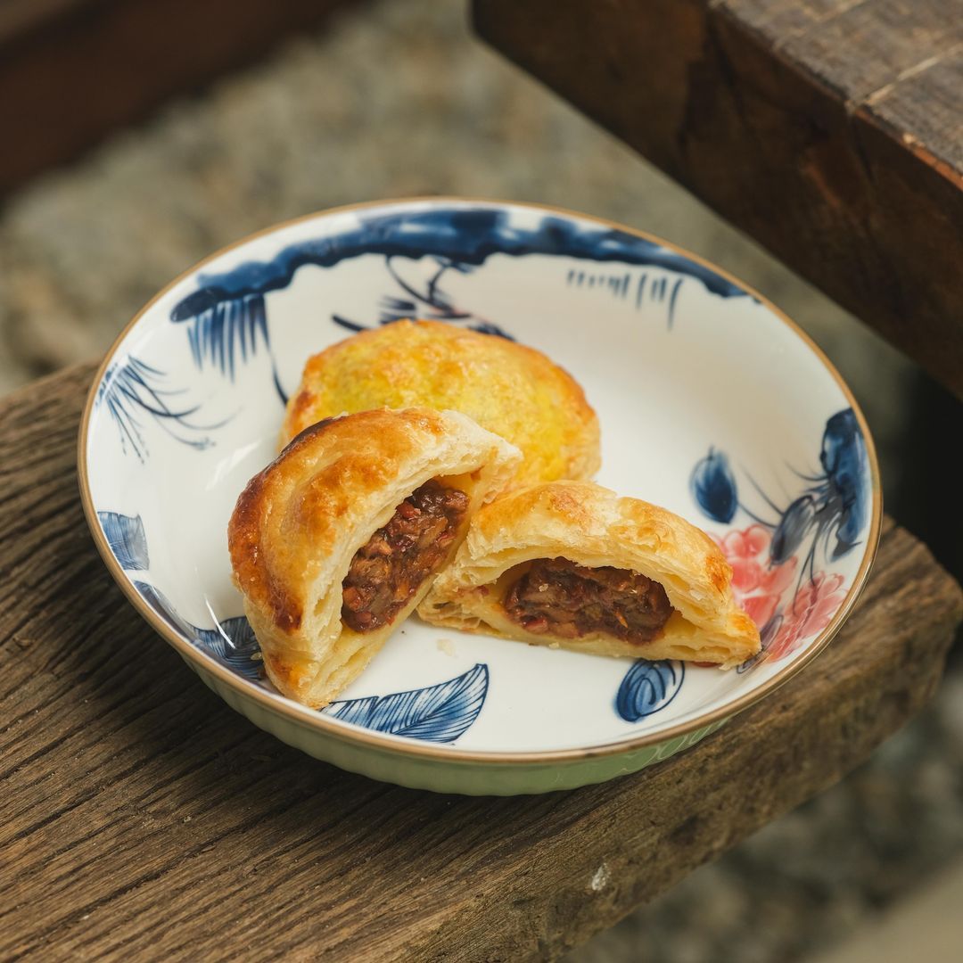 Chicken siew bao in flaky pastry (Photo: Instagram / @hoifancompany)