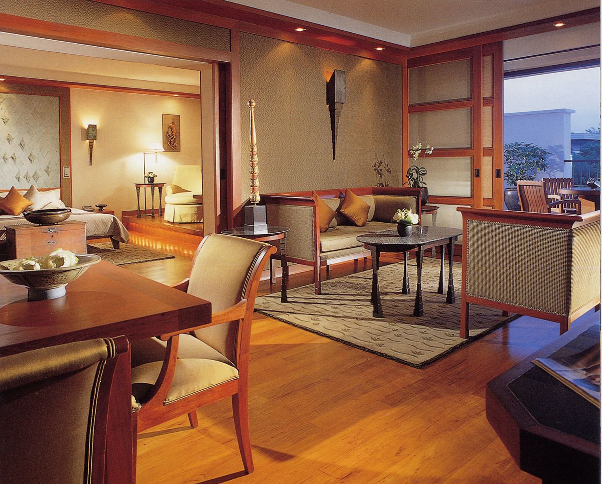 The red undertone of the timber in Sukhotai Bangkok’s suite lends a sense of place