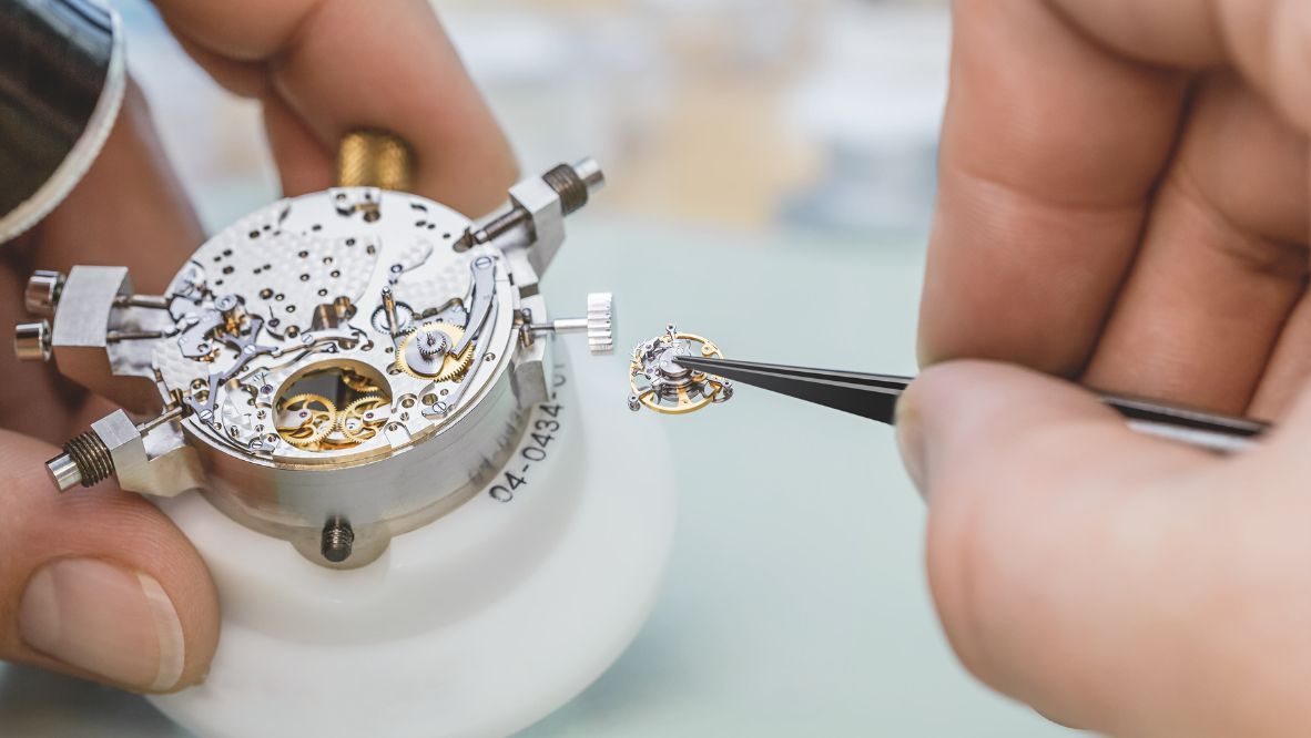 Assembling the tourbillon at A. Lange & Söhne