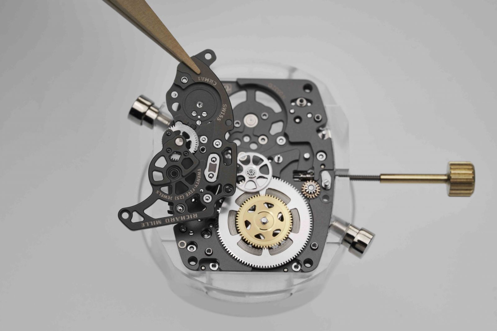 RM 037搭載Richard Mille第一款品牌自製機芯CRMA1，擁有多項創新功能。（Photo: Richard Mille）