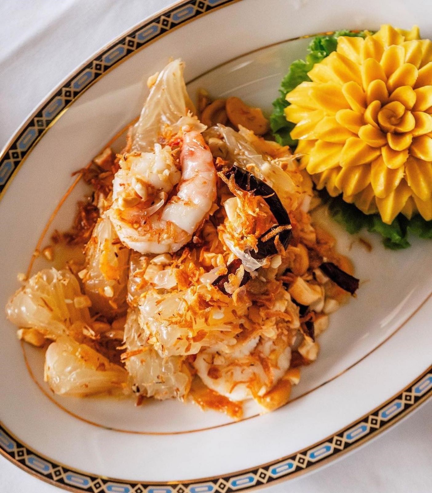 ยำส้มโอสูตรเด็ดของร้าน เมธาวลัย ศรแดง