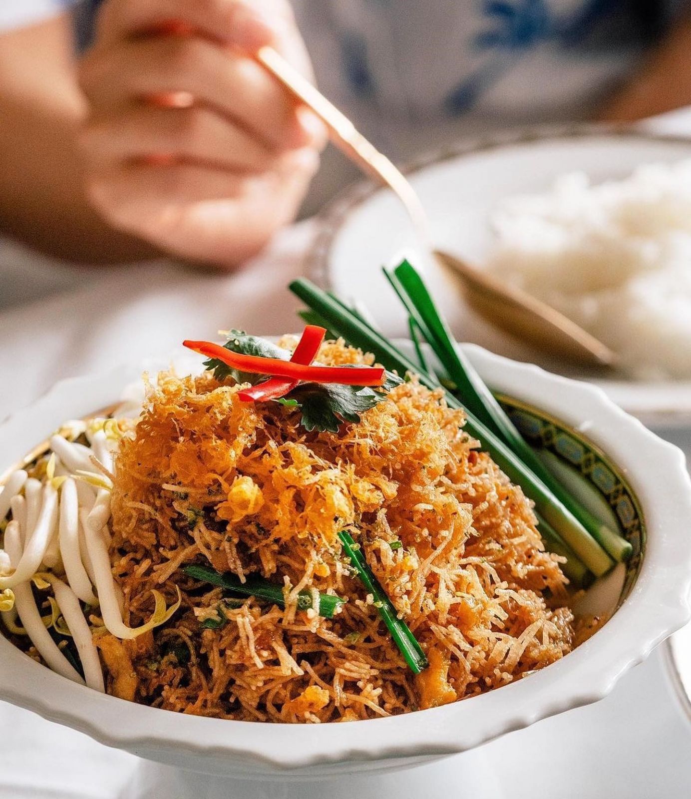 หมี่กรอบ เมนูขึ้นชื่อของเมธาวลัย ศรแดง