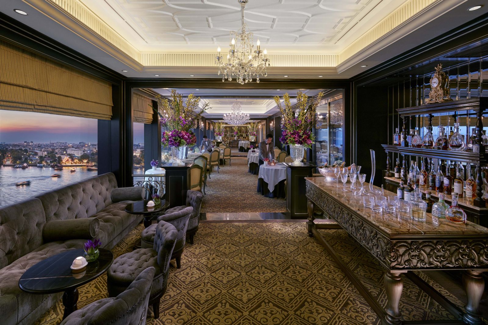 บรรยากาศหรูหราร่วมสมัยของ Le Normandie ร้านอาหารฝรั่งเศสวิวแม่น้ำเจ้าพระยา