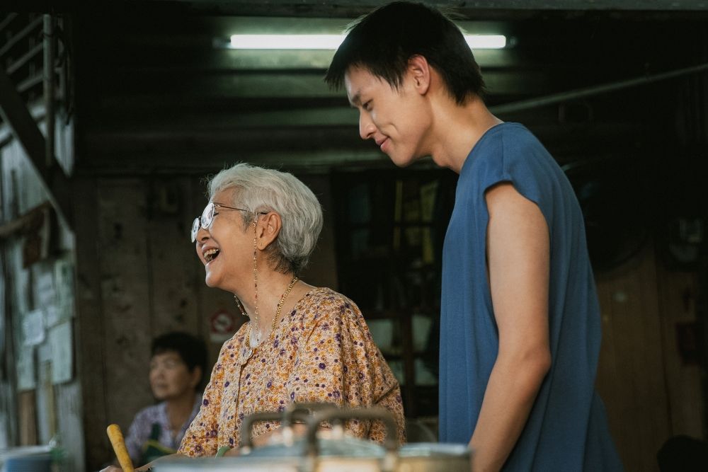 ภาพยนตร์ 'หลานม่า' นำแสดงโดย บิวกิ้น พุฒิพงศ์ อัสสรัตนกุล และ ยายแต๋ว อุษา เสมคำ