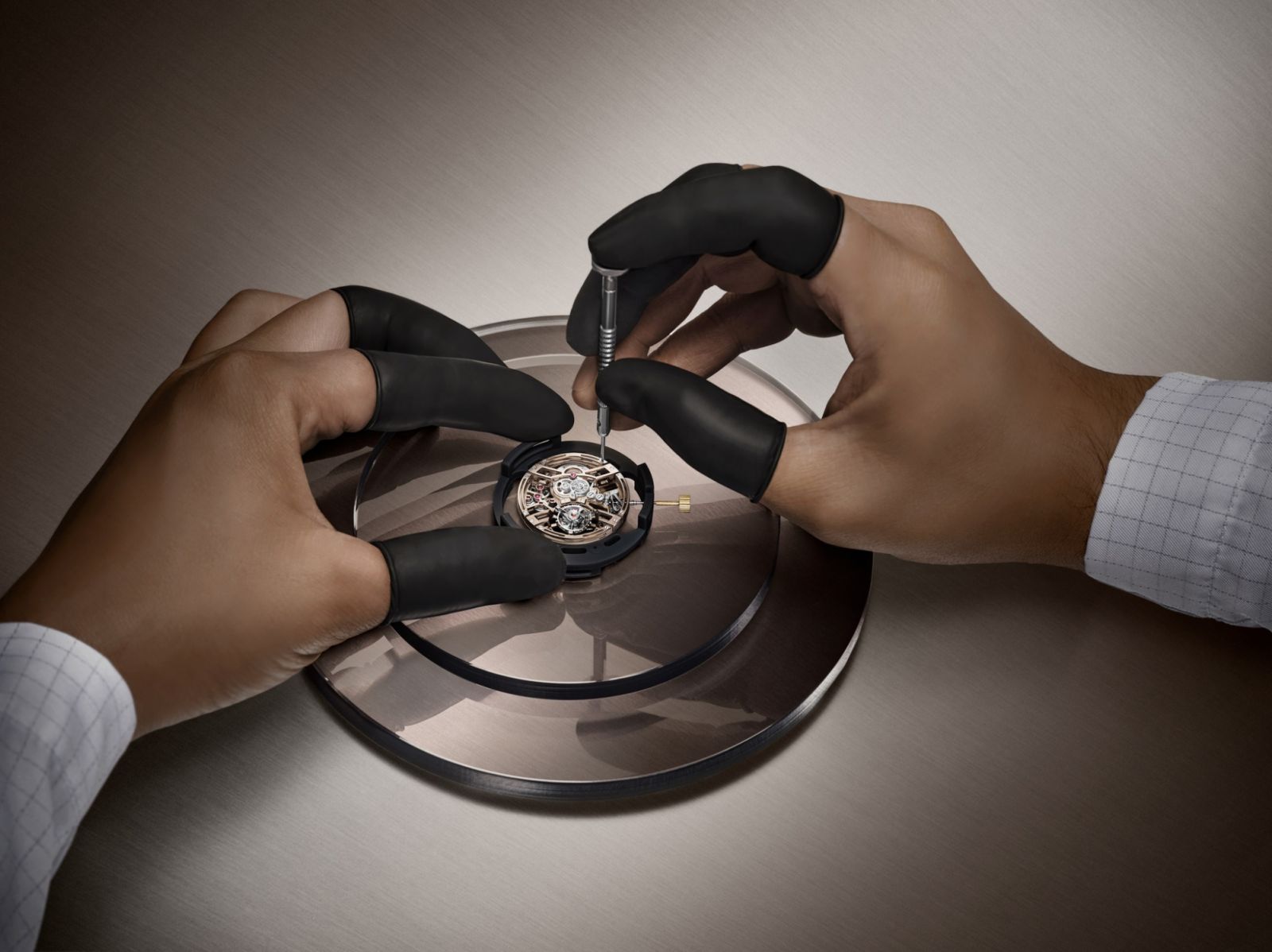 การประกอบกลไกนาฬิกา Royal Oak ของ Audemars Piguet