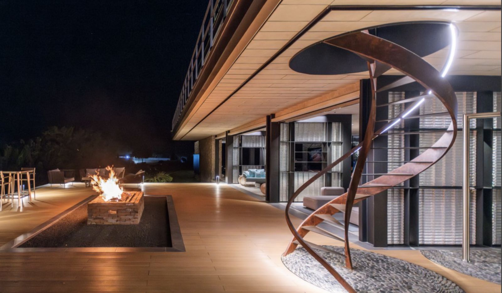 Utilising the Lutron system to enhance the home's outdoor atmosphere at night