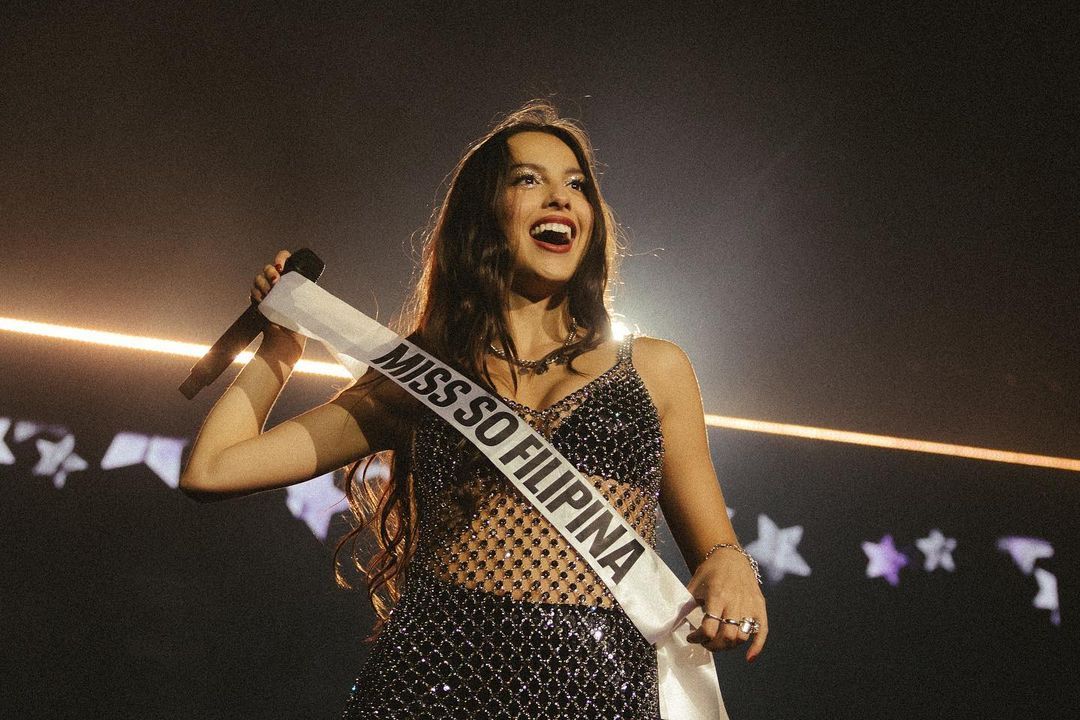 Olivia Rodrigo wearing a "Miss So Filipina" sash from a fan (Photo: Olivia Rodrigo/Instagram)