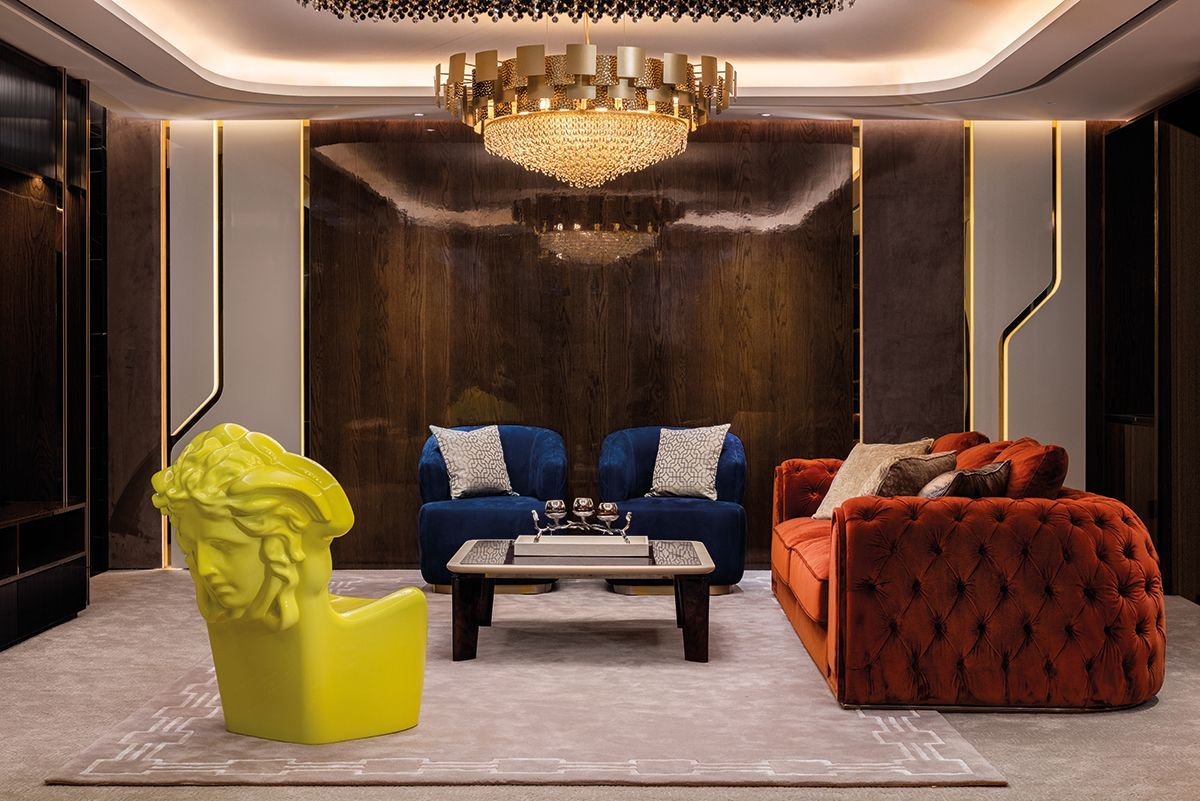 A statement chandelier in the gentlemen's club inspired basement room (Photo: Marq HQO)