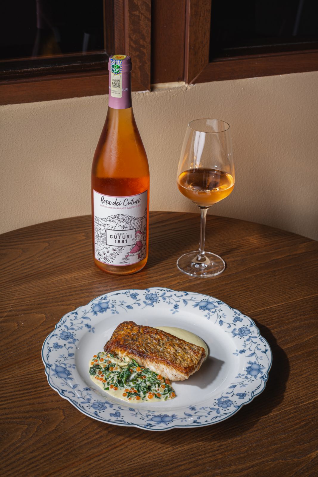 A plate of sea bass and a glass of wine (Photo: Bistro Léa)