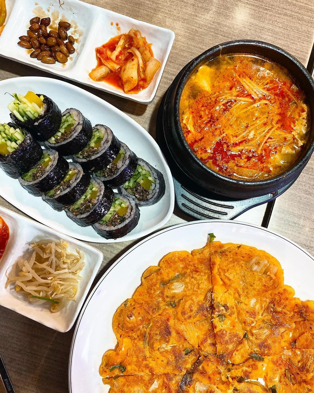 Plates from Ju Ga & Cook (Photo: Instagram / @janicekoh_)