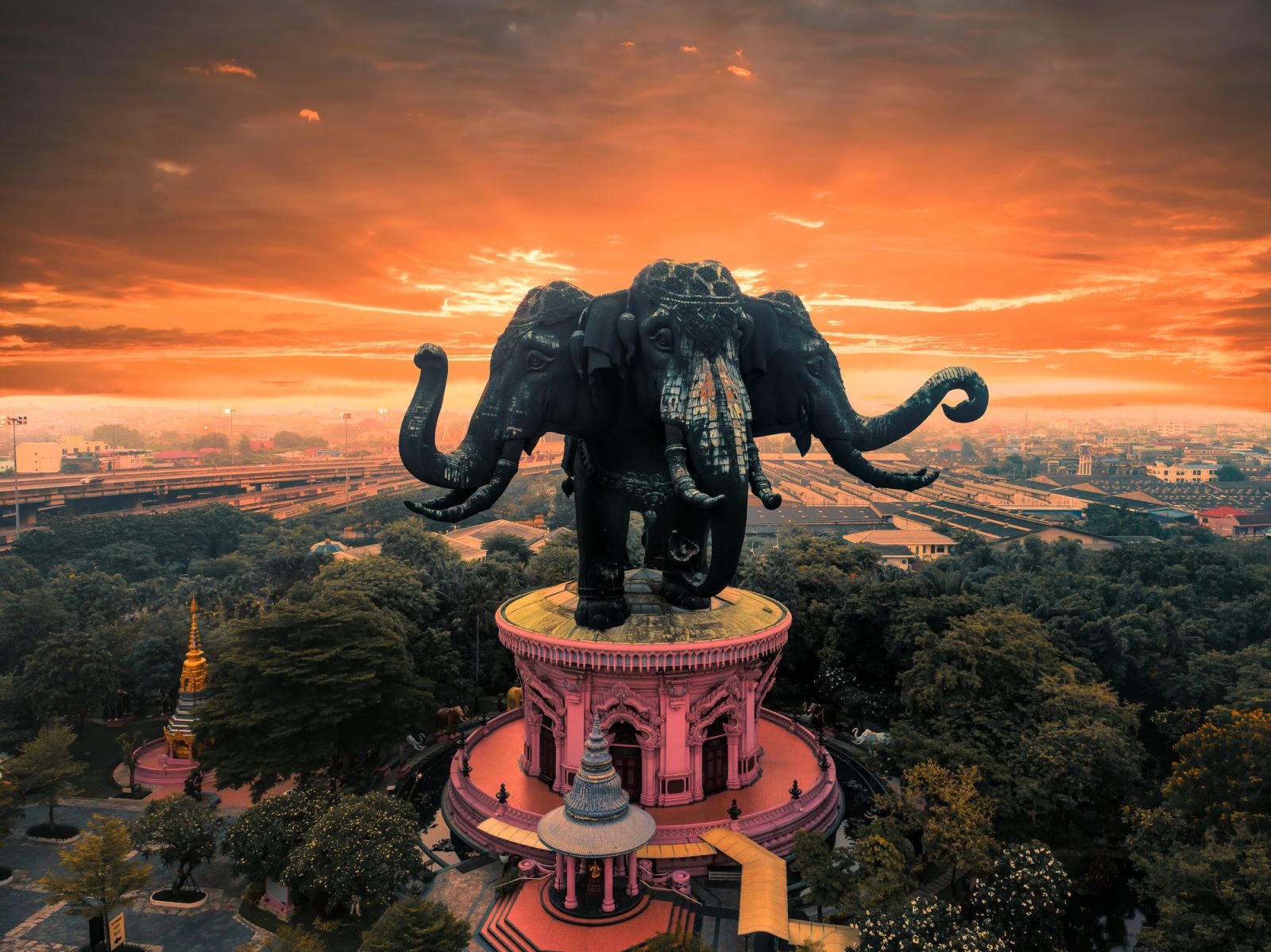 The elephant statue at Erawan Museum in Bangkok, Thailand (Photo: JaiFotomania/Getty Images)