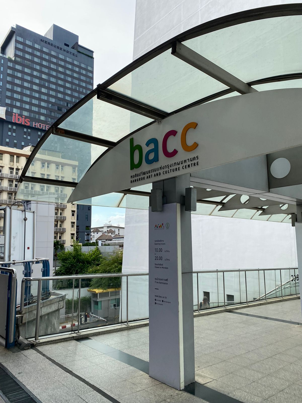 The entrance of Bangkok Art and Culture Center is free (Photo: Jove Moya)