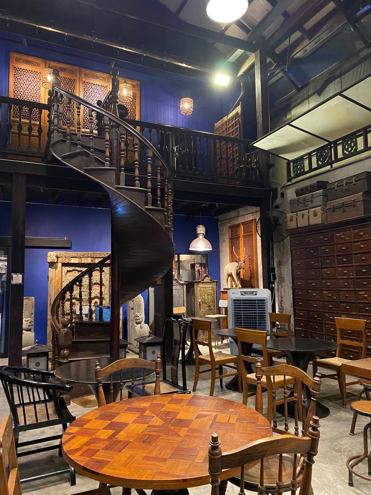 Inside Hong Sieng Kong, Bangkok (Photo: Jove Moya)