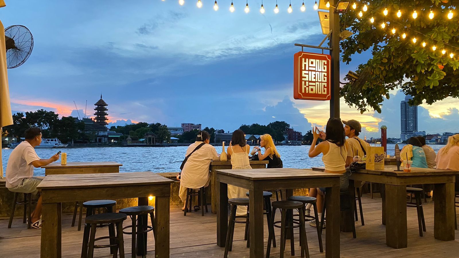 Hong Sieng Kong features a cafe by the river in Talat Noi area of Bangkok (Photo: Jove Moya)