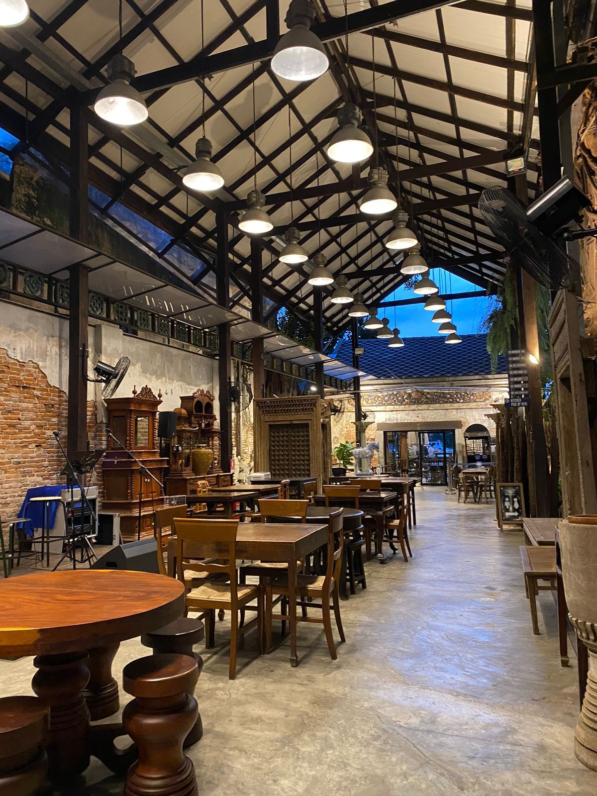 Inside Hong Sieng Kong, Bangkok (Photo: Jove Moya)