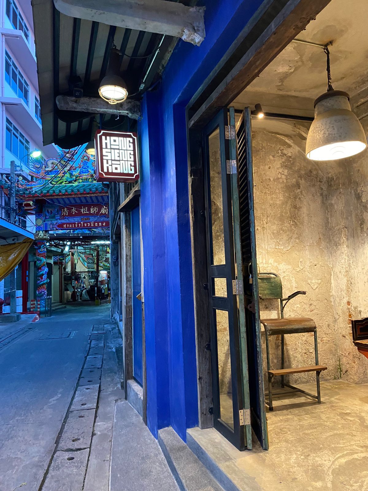 Inside Hong Sieng Kong, Bangkok (Photo: Jove Moya)