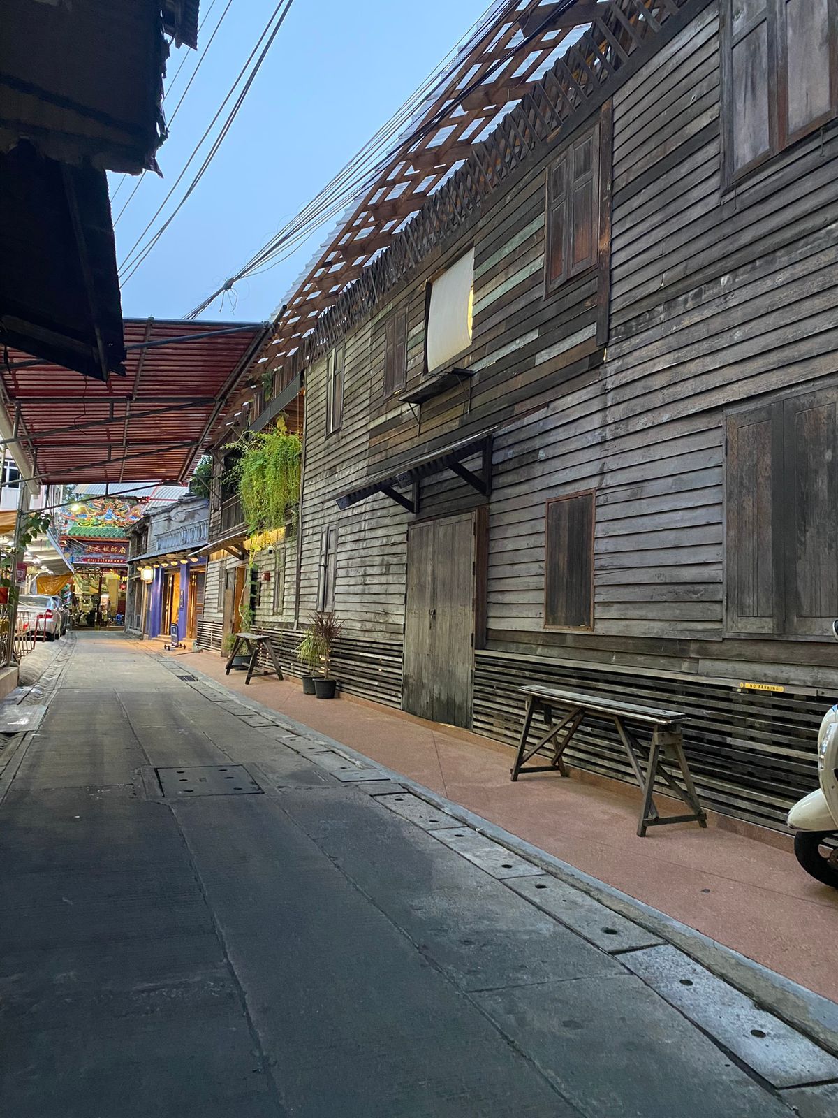 Vanich House just beside Hong Sieng Kong, Bangkok (Photo: Jove Moya)