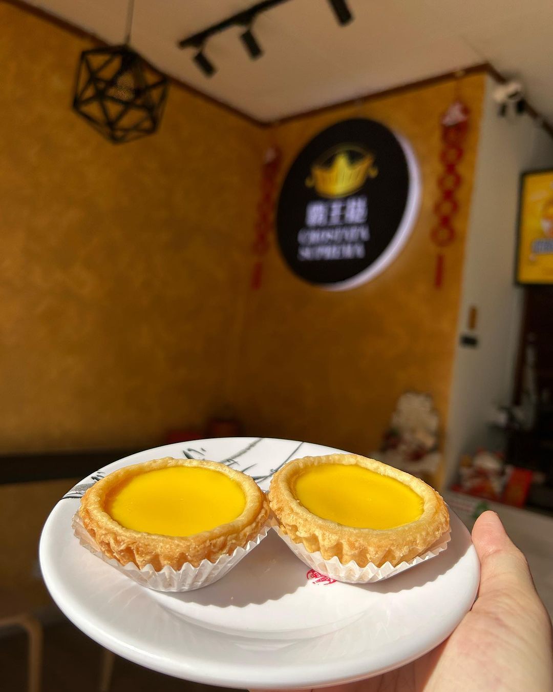 Hong Kong style egg tarts (Photo: Instagram / @crostatasuprema)