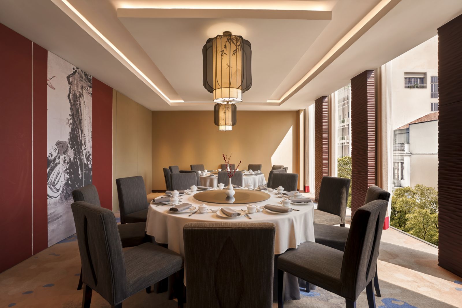 Bàn tiệc được sắp đặt sang trọng, trang nhã (Ảnh: Sheraton Saigon / Nhà hàng Li Bai)