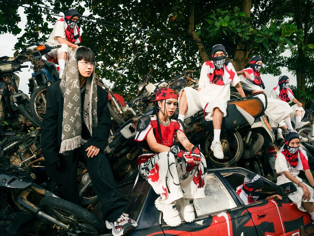 Những khung hình đậm chất hip-hop được thể hiện xuyên suốt MV tạo ấn tượng mạnh mẽ, độc lạ đúng phong cách Phương Vũ (Ảnh: Facebook / Antiantiart)