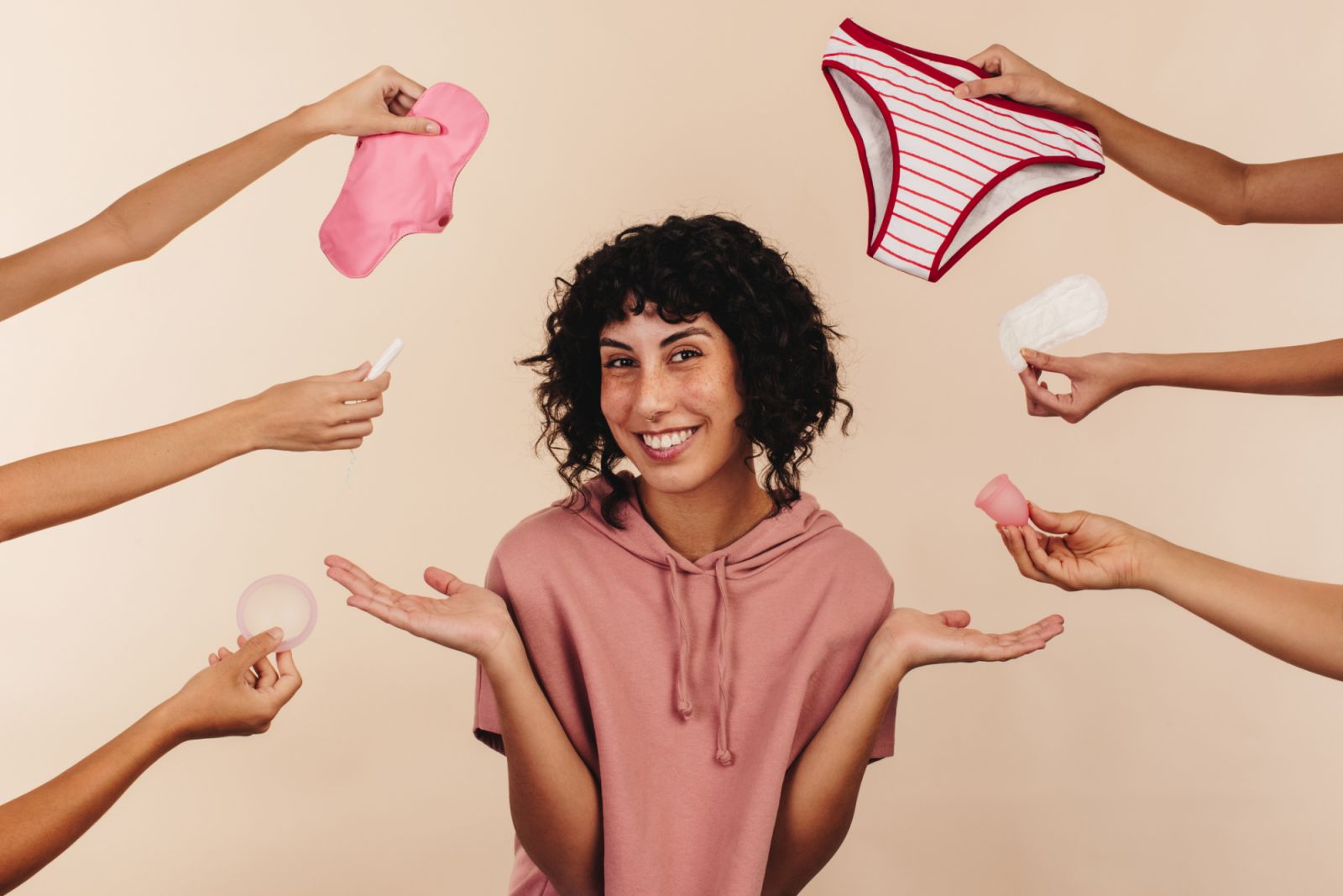 Empowering women to navigate reproductive health concerns with tools like pads and menstrual cups (Photo: Getty Images / Julia Amaral)