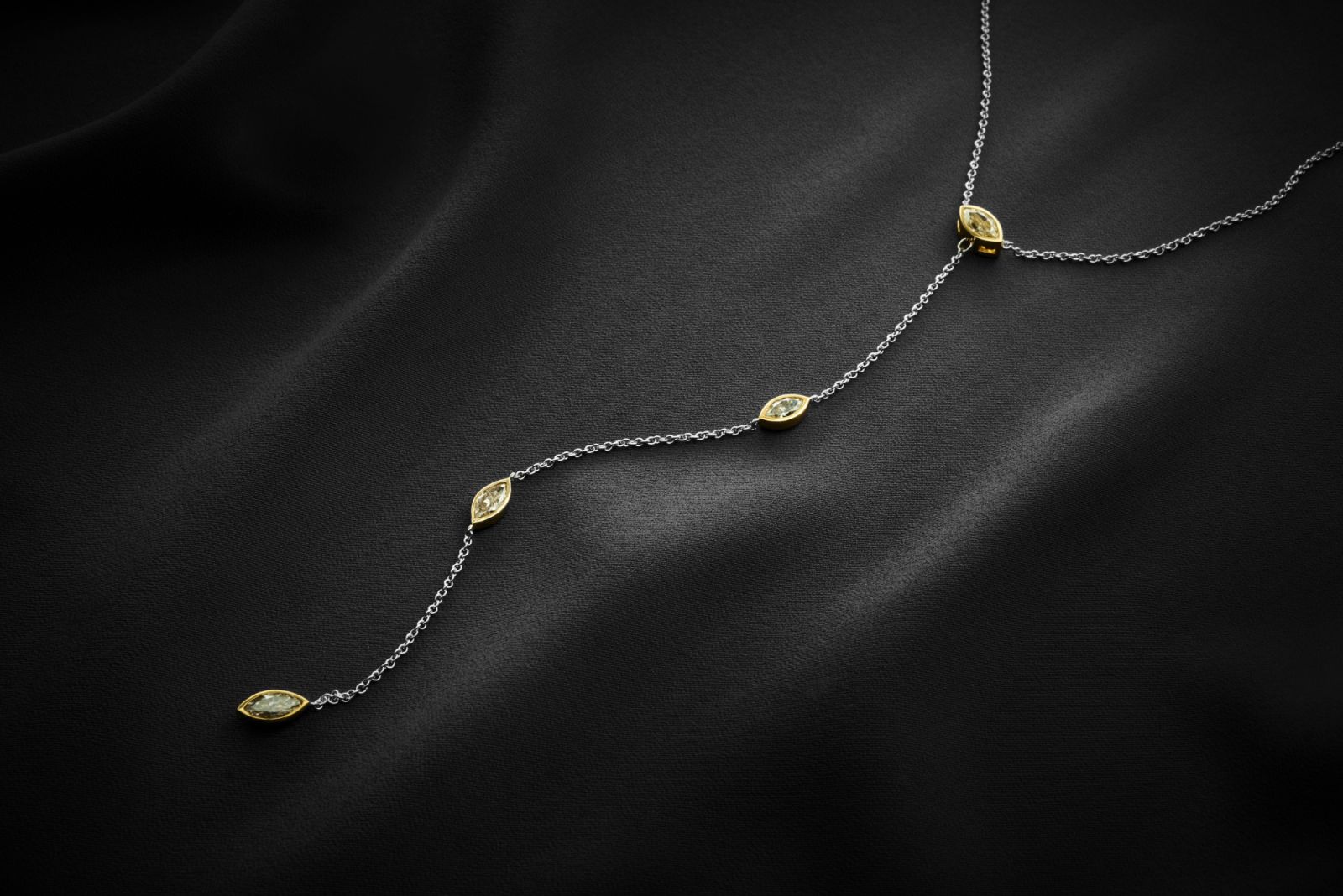 Dr Ho Ching Lin designs a stunnin Y necklace named ‘Beauty Lies in The Eye of the Beholder’ (Photo: Twomorrow Jewellery)