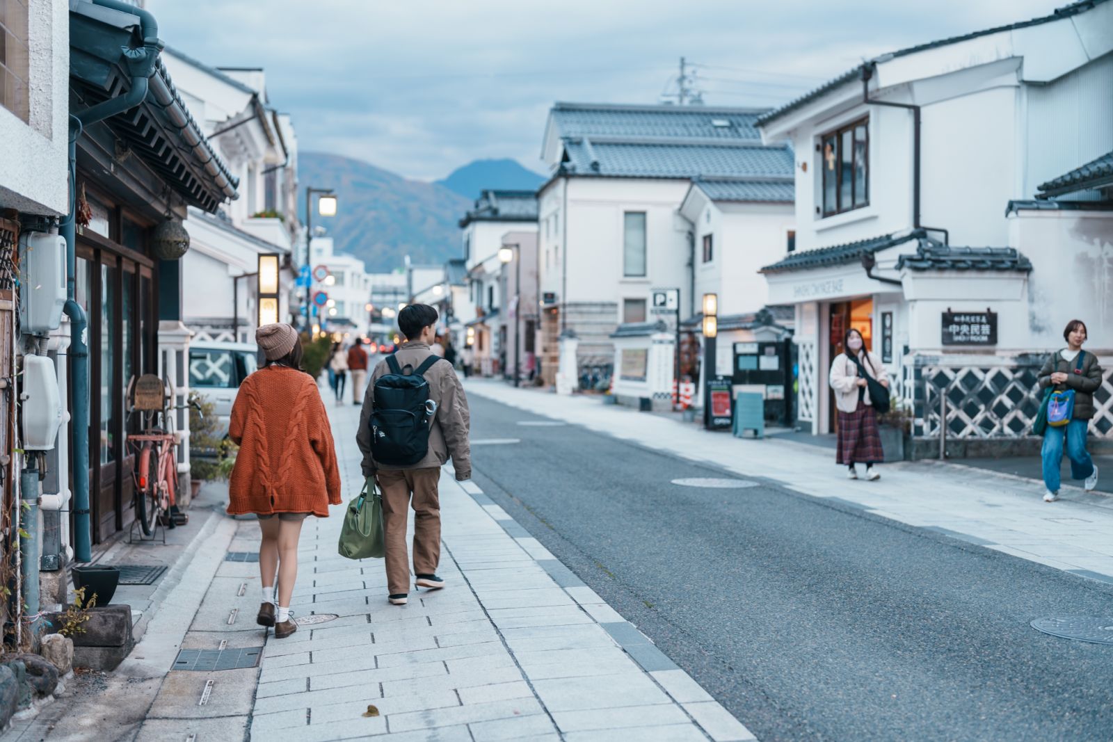 A shopping street in Matsumoto (Photo: Panuwat Dangsungnoen/Getty Images)